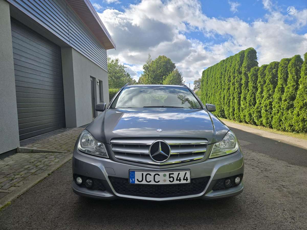 Mercedes-Benz C200, 2012