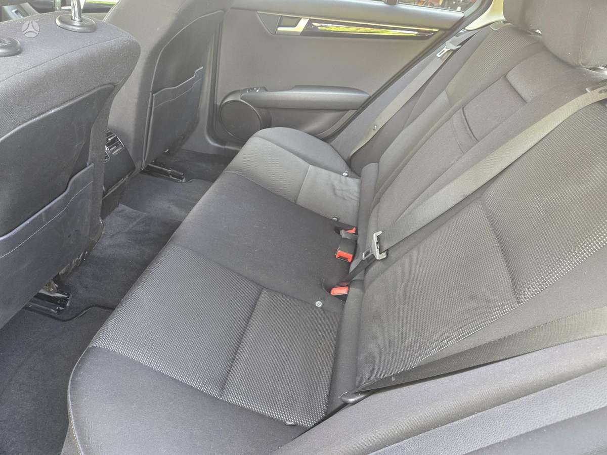 Mercedes-Benz C200 2012 — photo 10