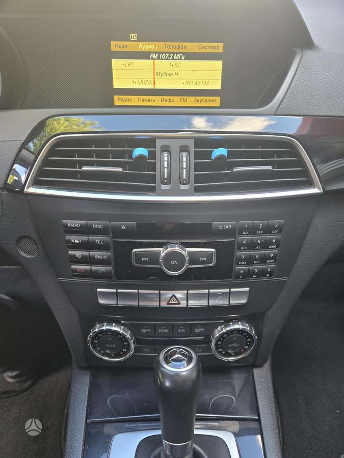 Mercedes-Benz C200 2012 — photo 11