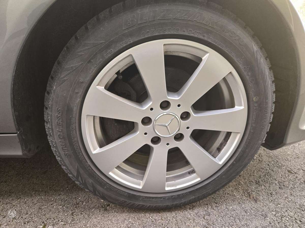 Mercedes-Benz C200 2012 — photo 13
