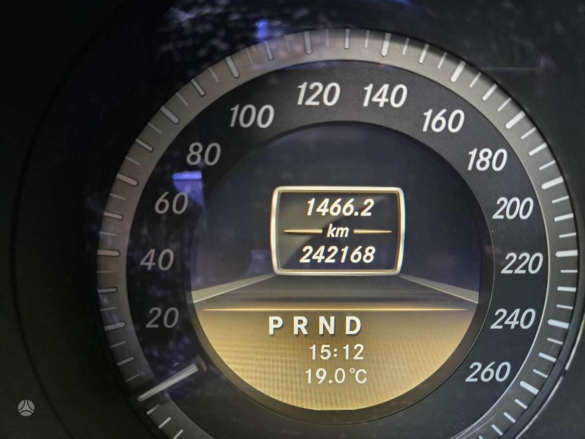 Mercedes-Benz C200 2012 — photo 14
