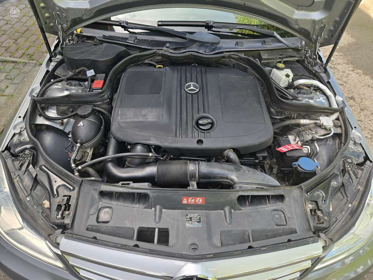 Mercedes-Benz C200 2012 — photo 8