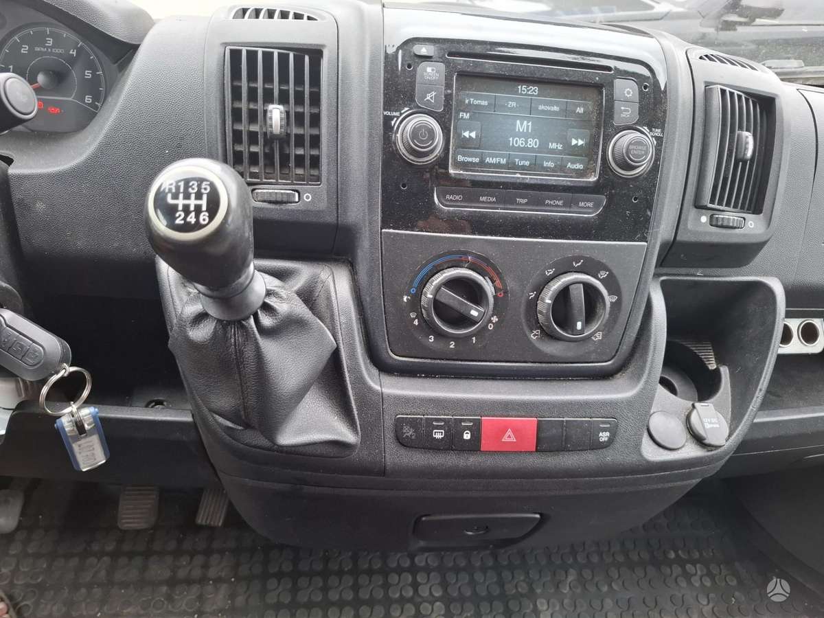 Citroen Jumper 2015 — interior