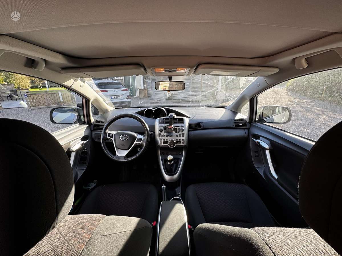 Toyota Verso 2010 — photo 6