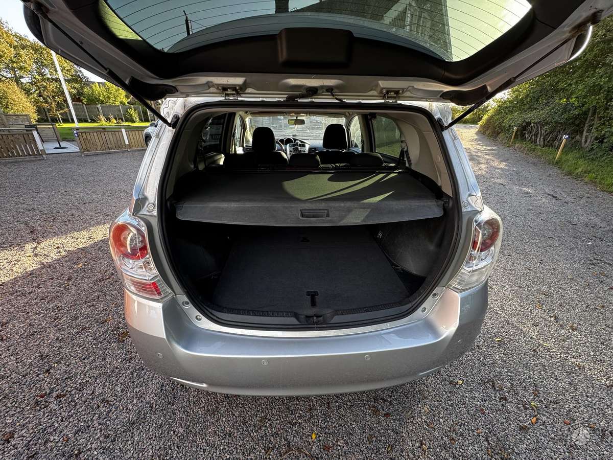 Toyota Verso 2010 — photo 9