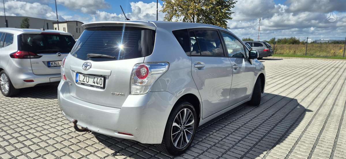 Toyota Verso 2013 — interior