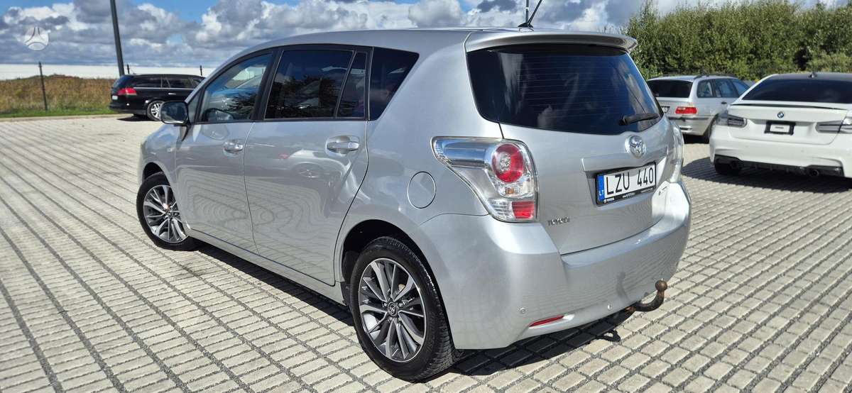 Toyota Verso 2013 — engine 1998 cm³, 124 HP (91kW)