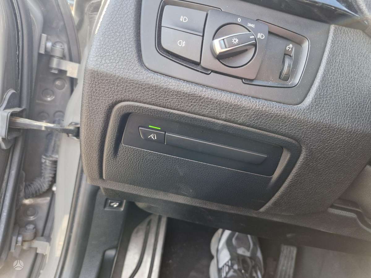BMW 320 2013 — photo 11