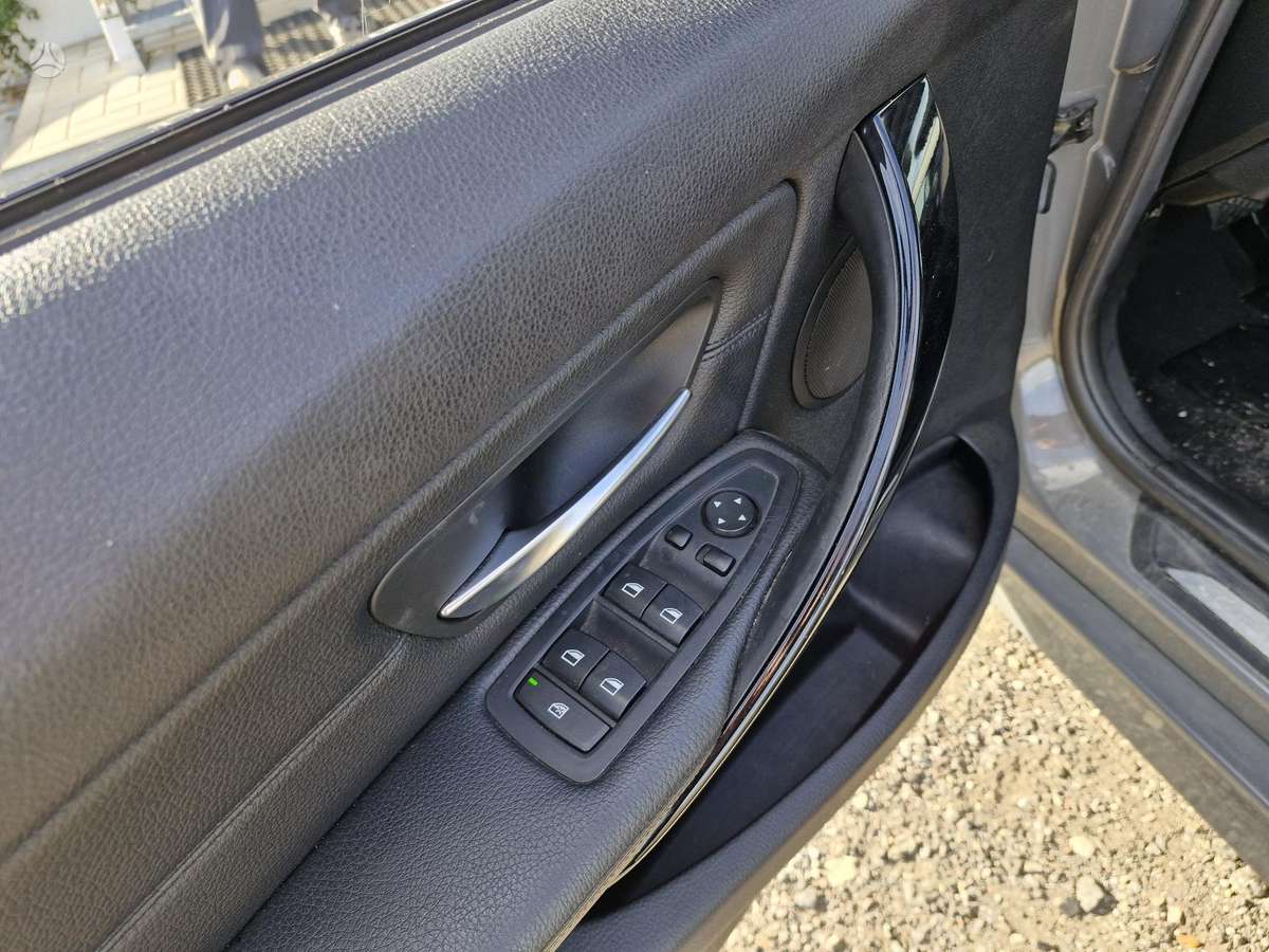 BMW 320 2013 — photo 16