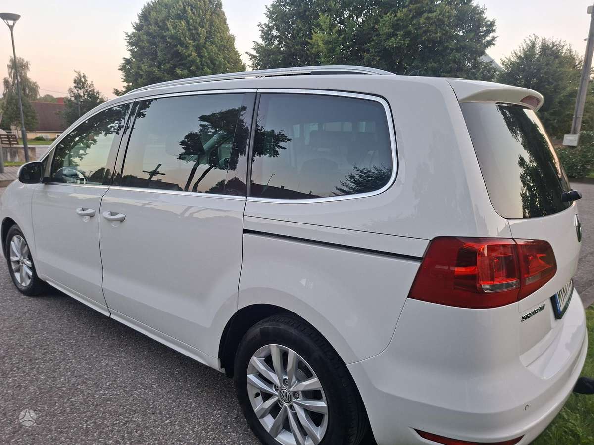Volkswagen Sharan 2011 — photo 11