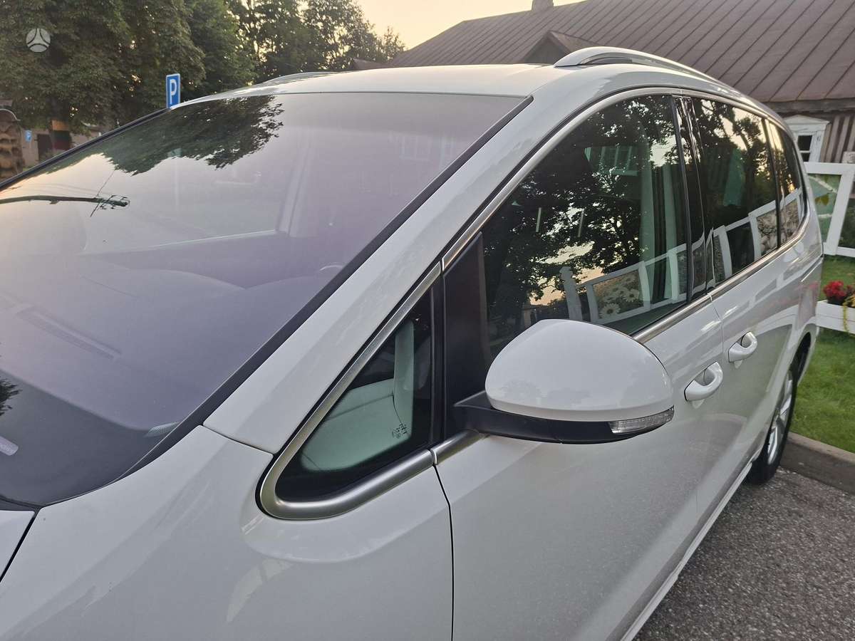 Volkswagen Sharan 2011 — photo 14