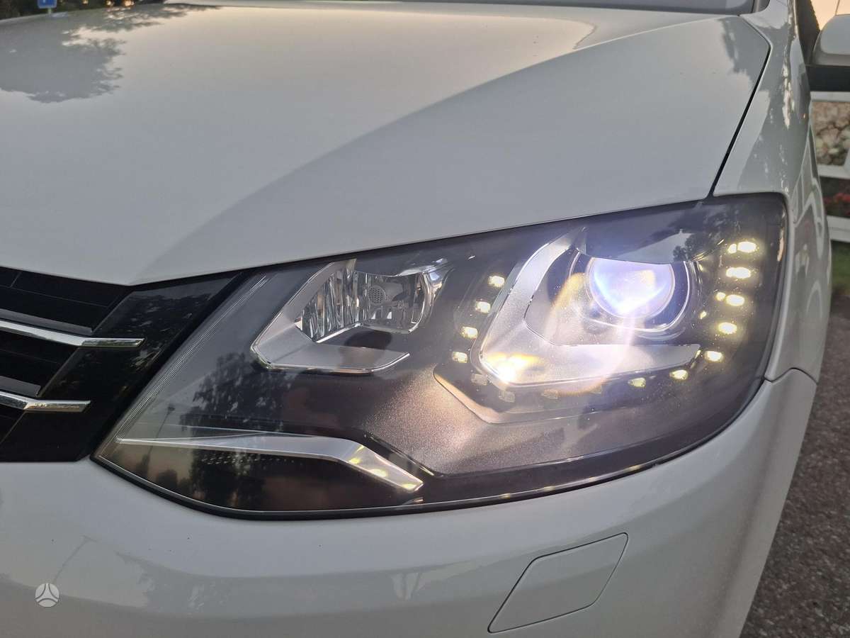 Volkswagen Sharan 2011 — photo 15