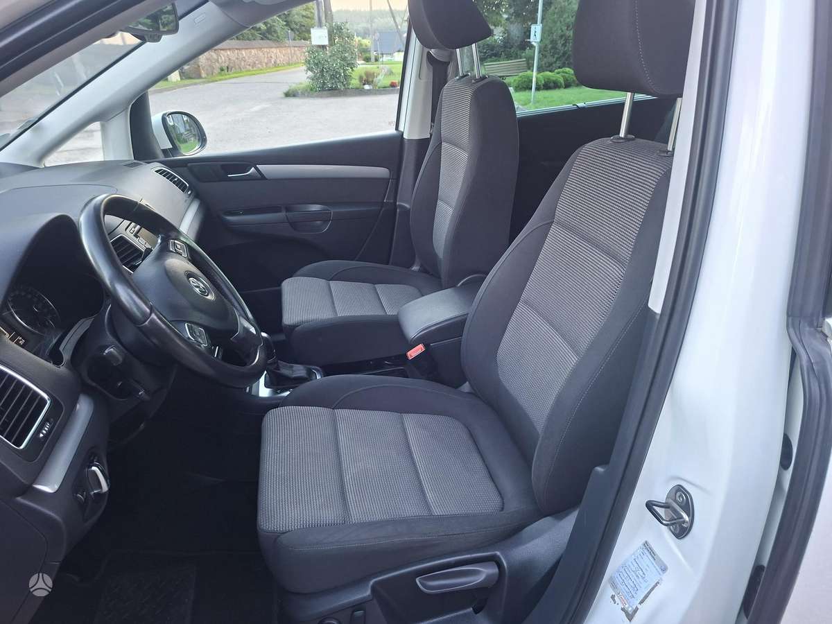 Volkswagen Sharan 2011 — photo 16