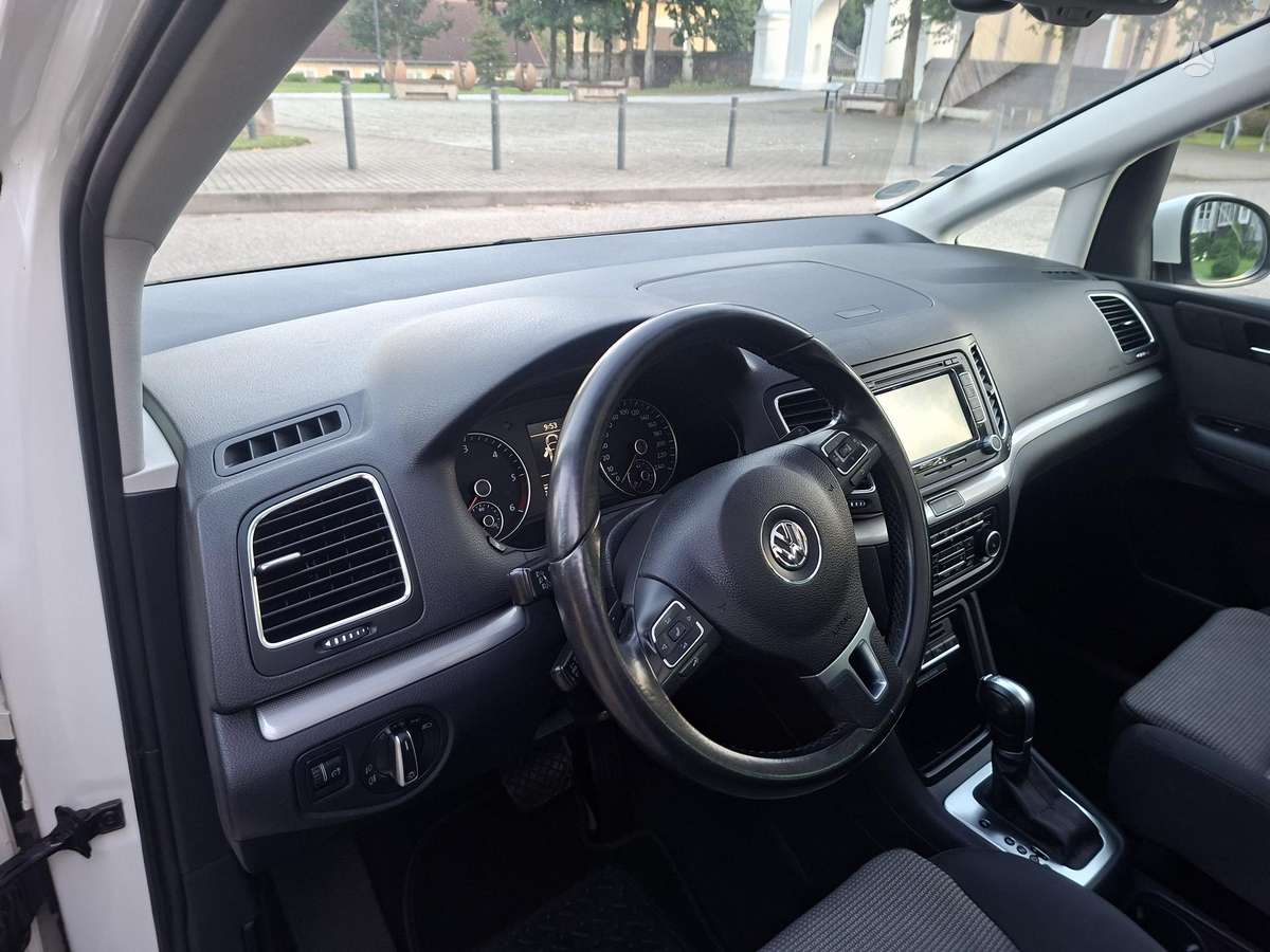 Volkswagen Sharan 2011 — photo 17