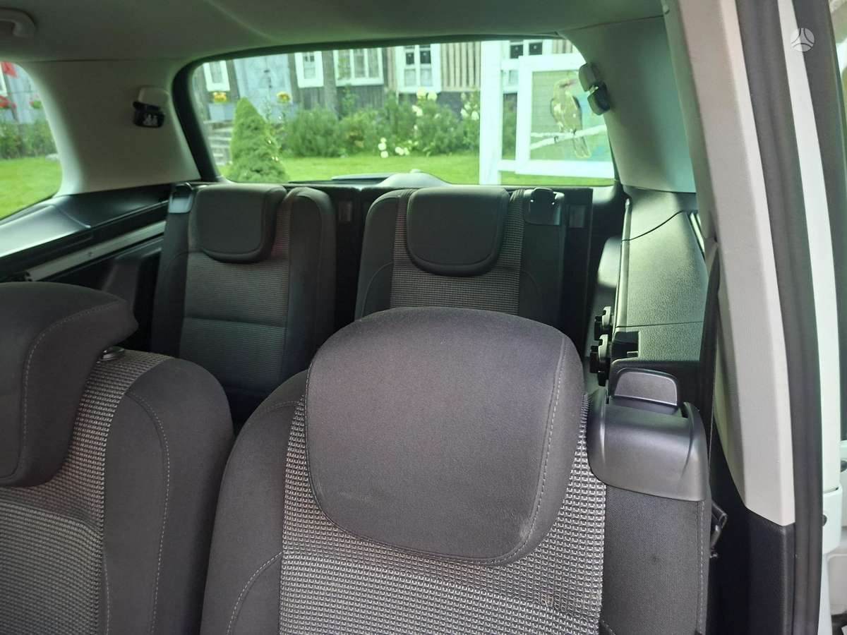 Volkswagen Sharan 2011 — photo 20
