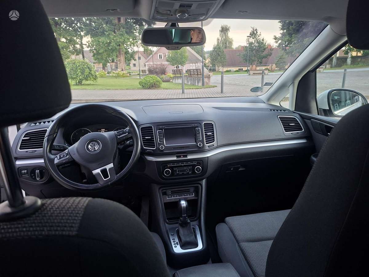 Volkswagen Sharan 2011 — photo 21