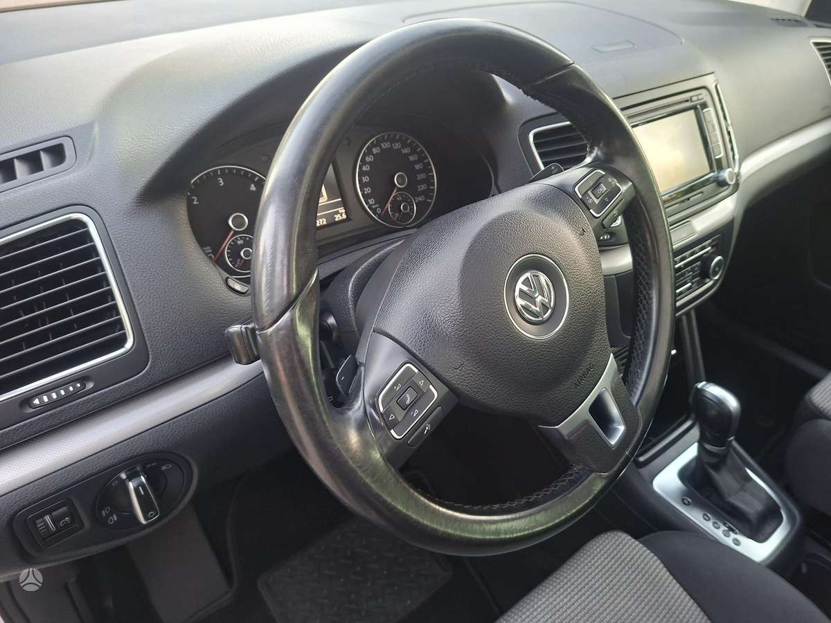 Volkswagen Sharan 2011 — photo 24