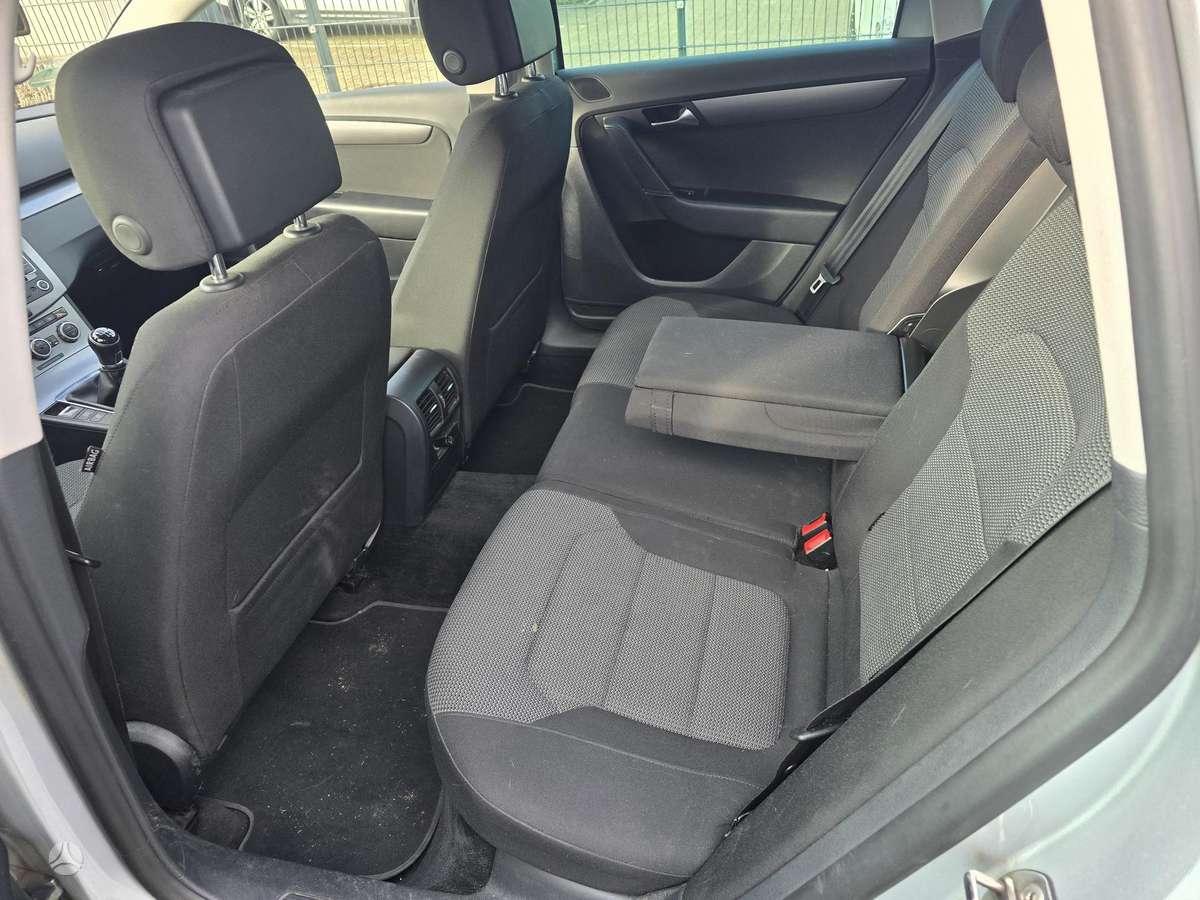 Volkswagen Passat 2012 — photo 10
