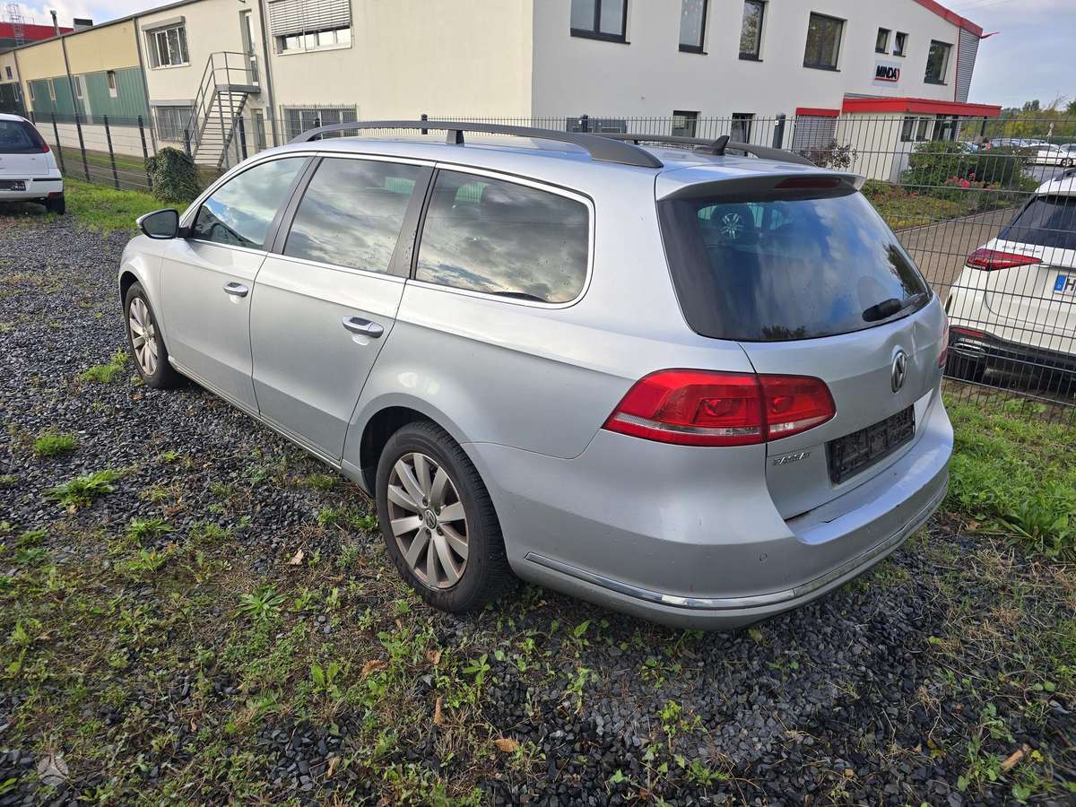 Volkswagen Passat 2012 — engine 1968 cm³, 140 HP (103kW)