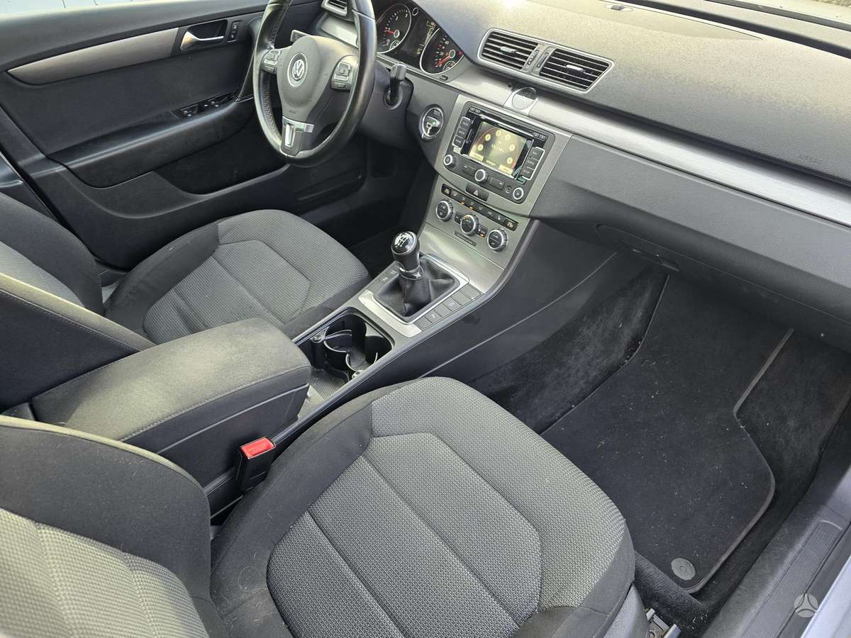 Volkswagen Passat 2012 — photo 8