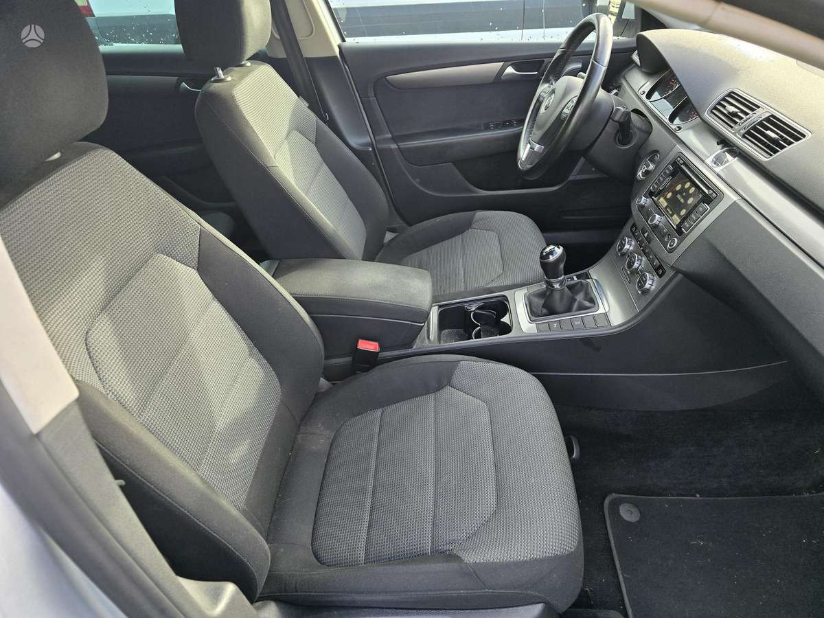 Volkswagen Passat 2012 — photo 9
