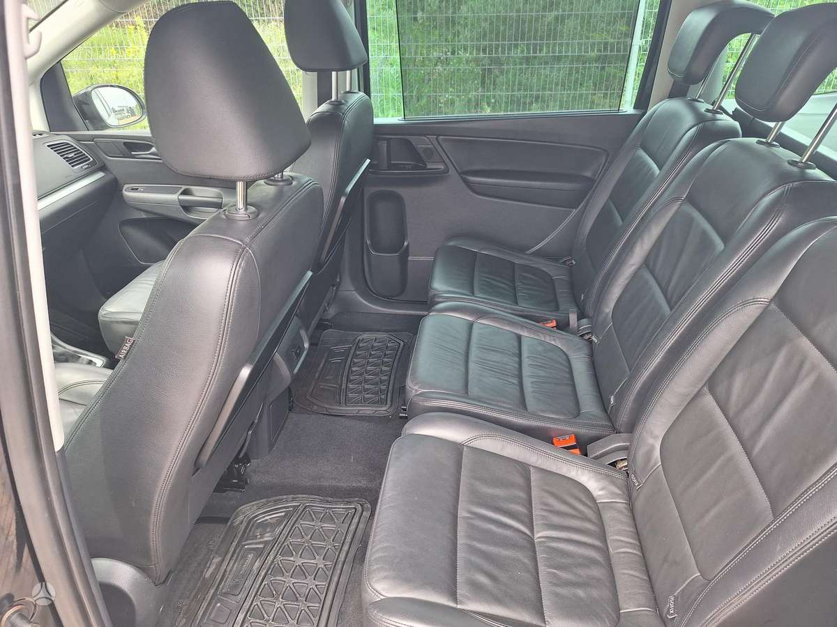 Volkswagen Sharan 2011 — photo 15