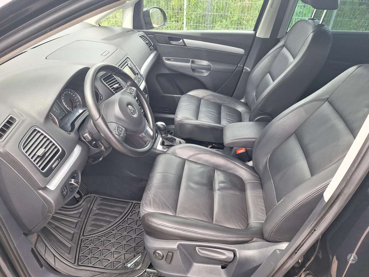 Volkswagen Sharan 2011 — photo 17