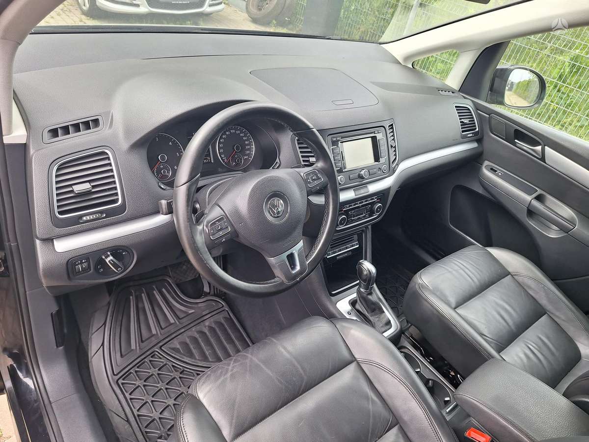 Volkswagen Sharan 2011 — photo 18