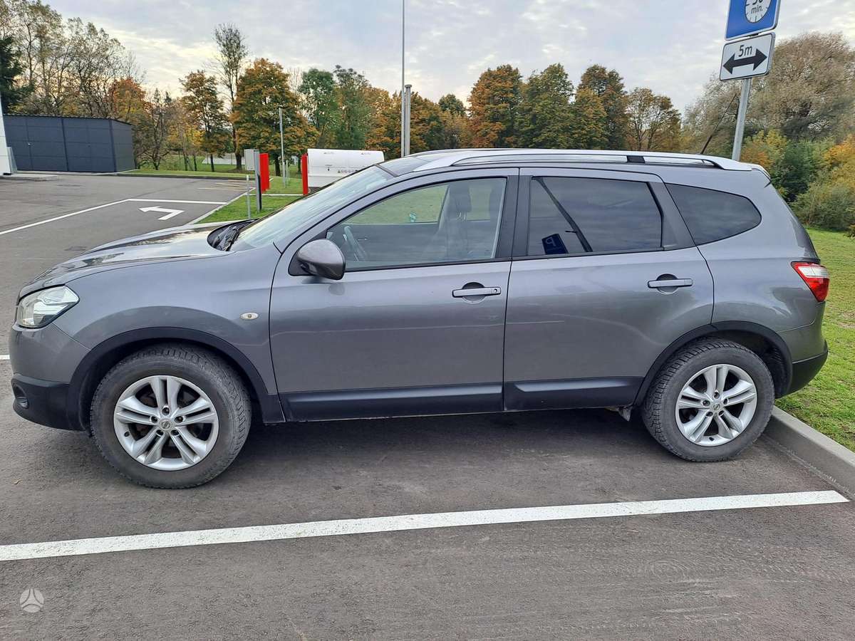 Nissan Qashqai+2 2013 — interior