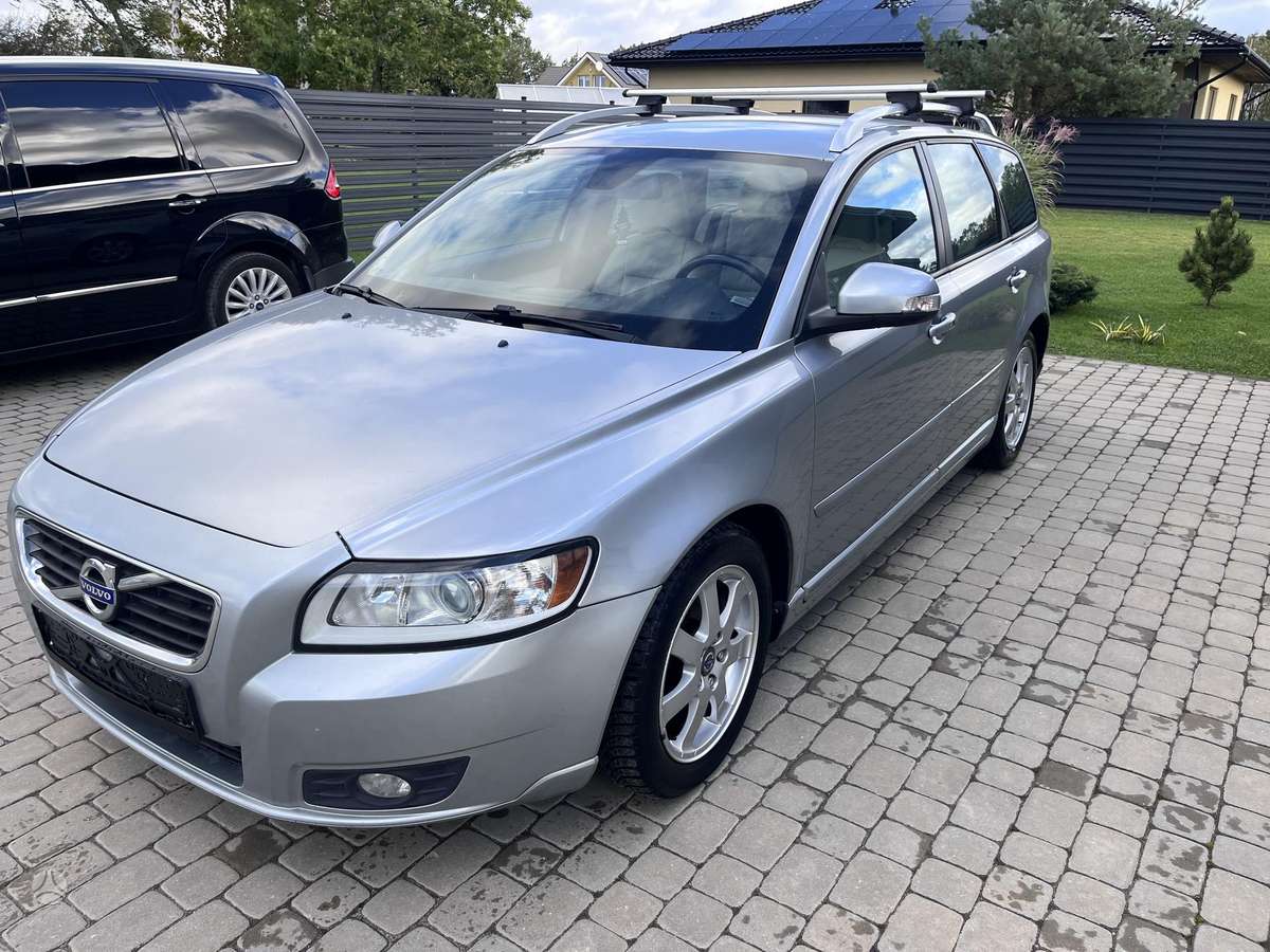 Volvo V50 2011 — вигляд ззаду
