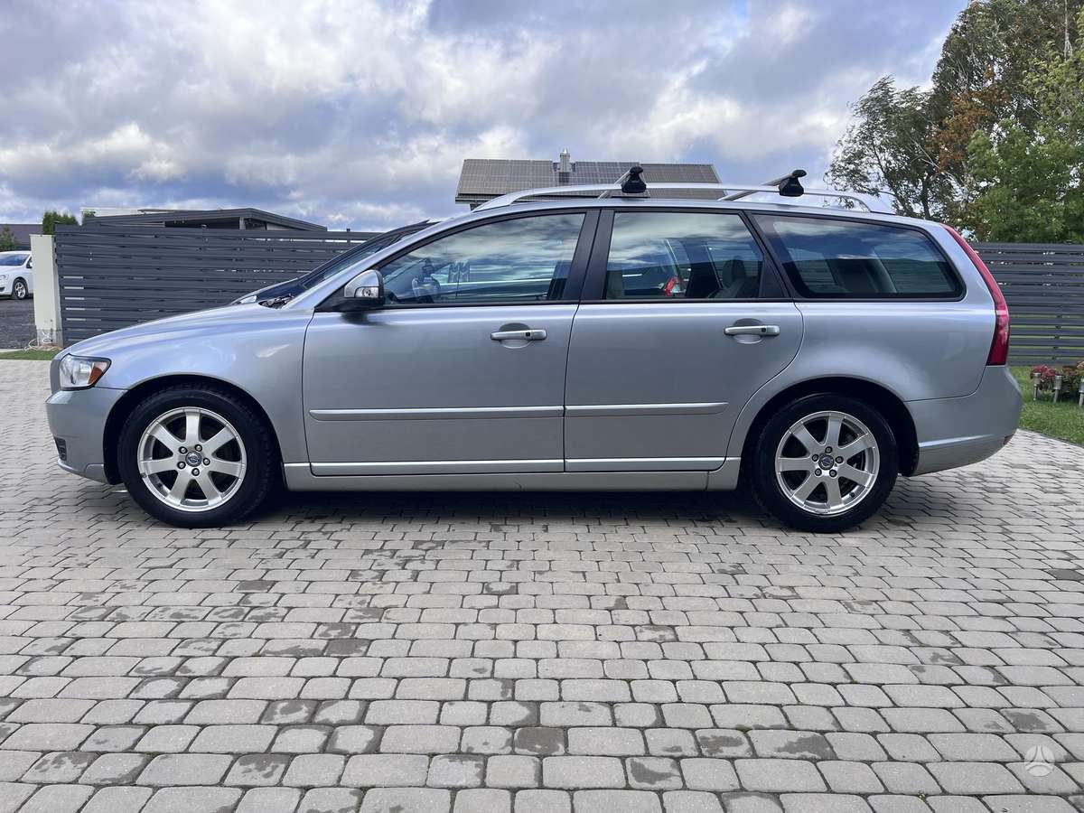 Volvo V50 2011 — двигун 1560 cm³, 109 HP (80kW)