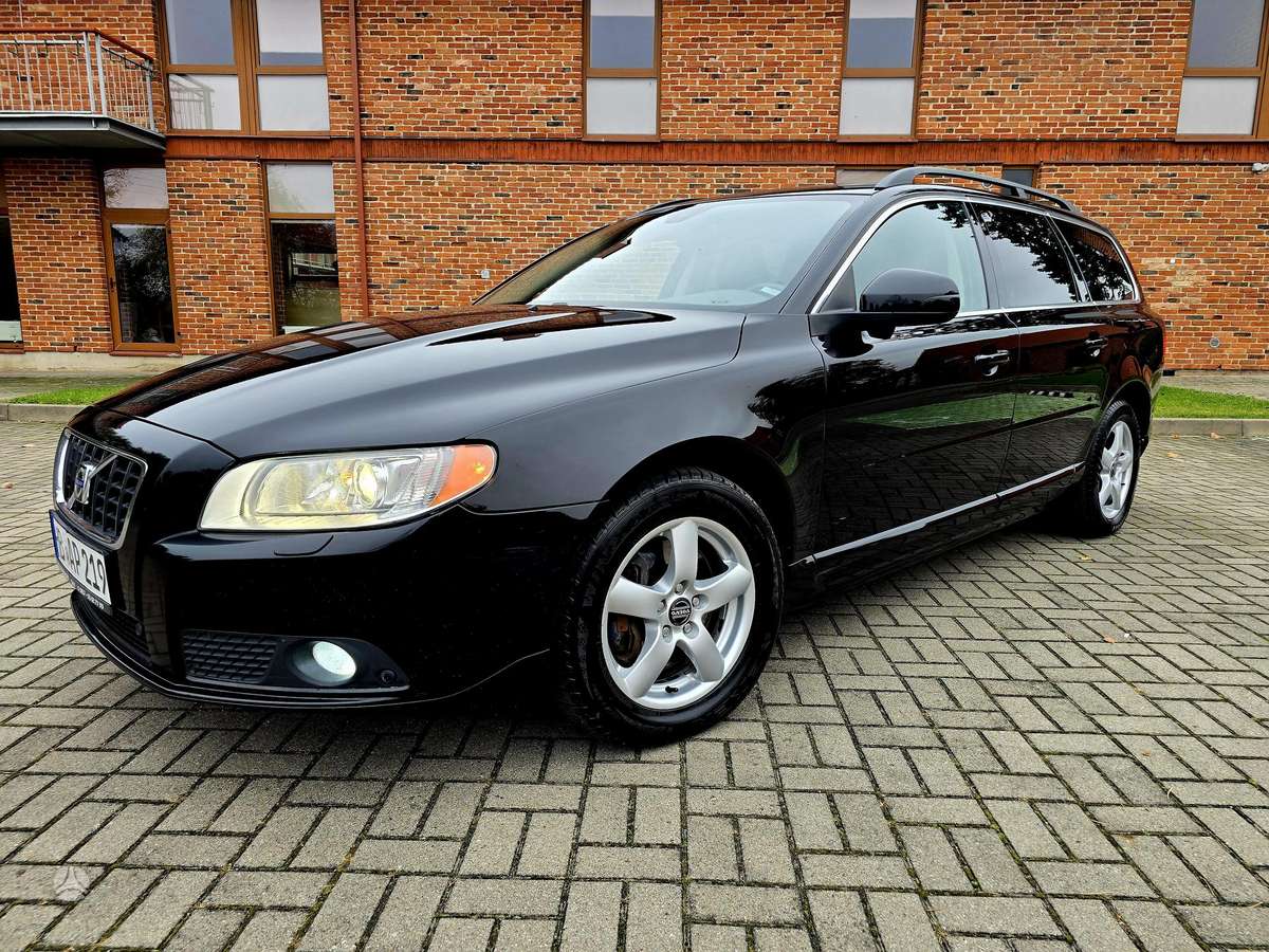Volvo V70 2007 — вигляд ззаду