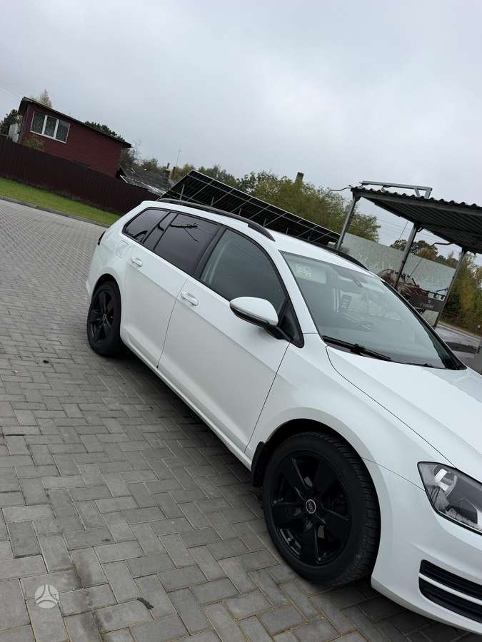 Volkswagen Golf 2014 — салон
