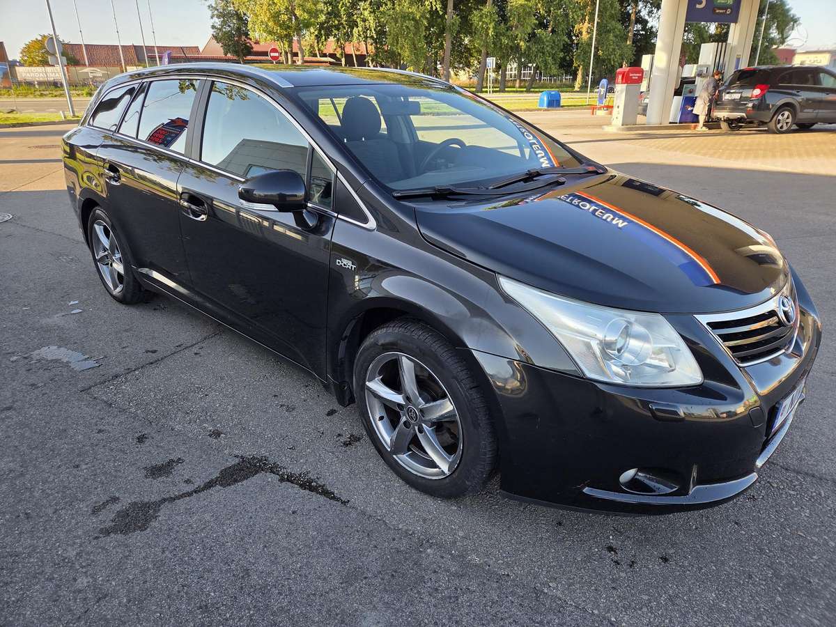 Toyota Avensis 2011 — авто для ЗСУ з Європи
