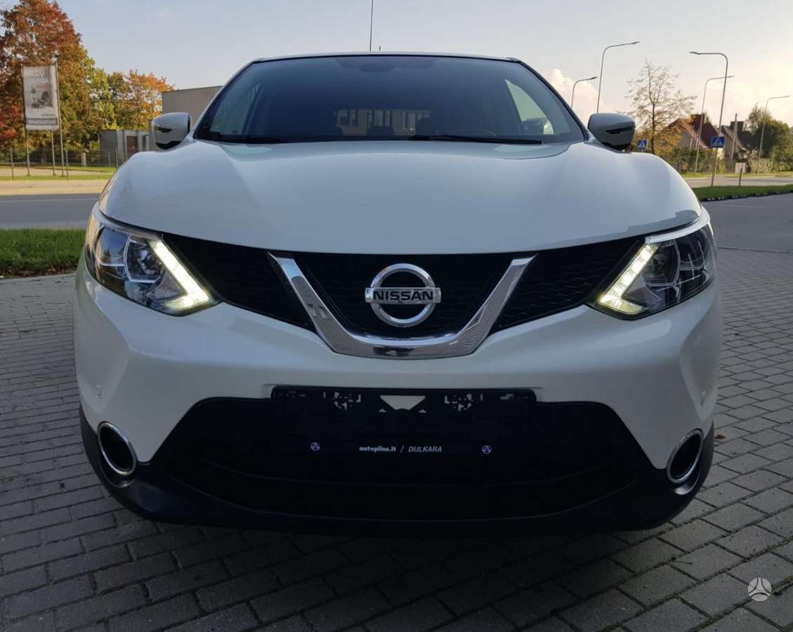 Nissan Qashqai 2015 — rear view