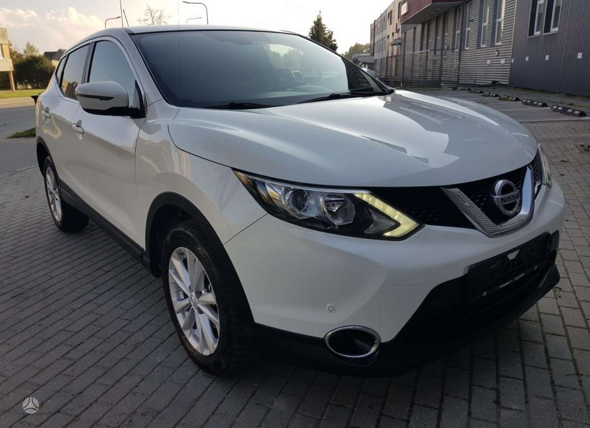 Nissan Qashqai 2015 — interior
