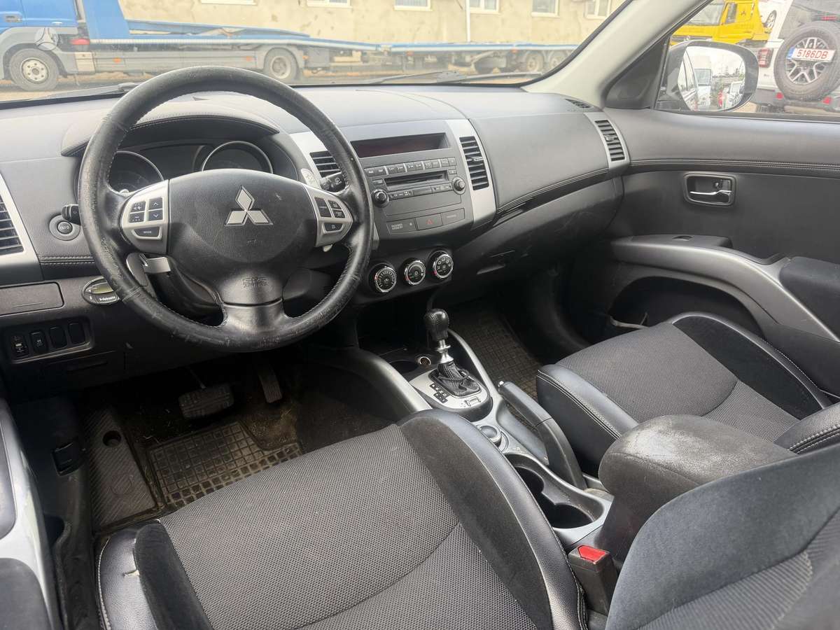 Mitsubishi Outlander 2010 — photo 6