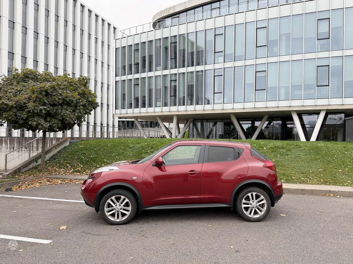 Nissan Juke 2012 — вигляд ззаду