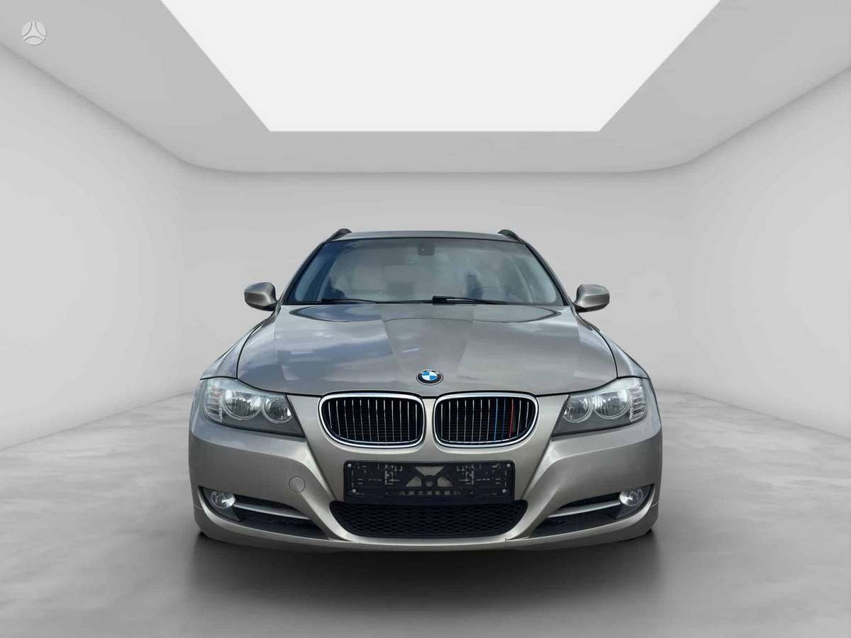 BMW 318 2012 — вигляд ззаду