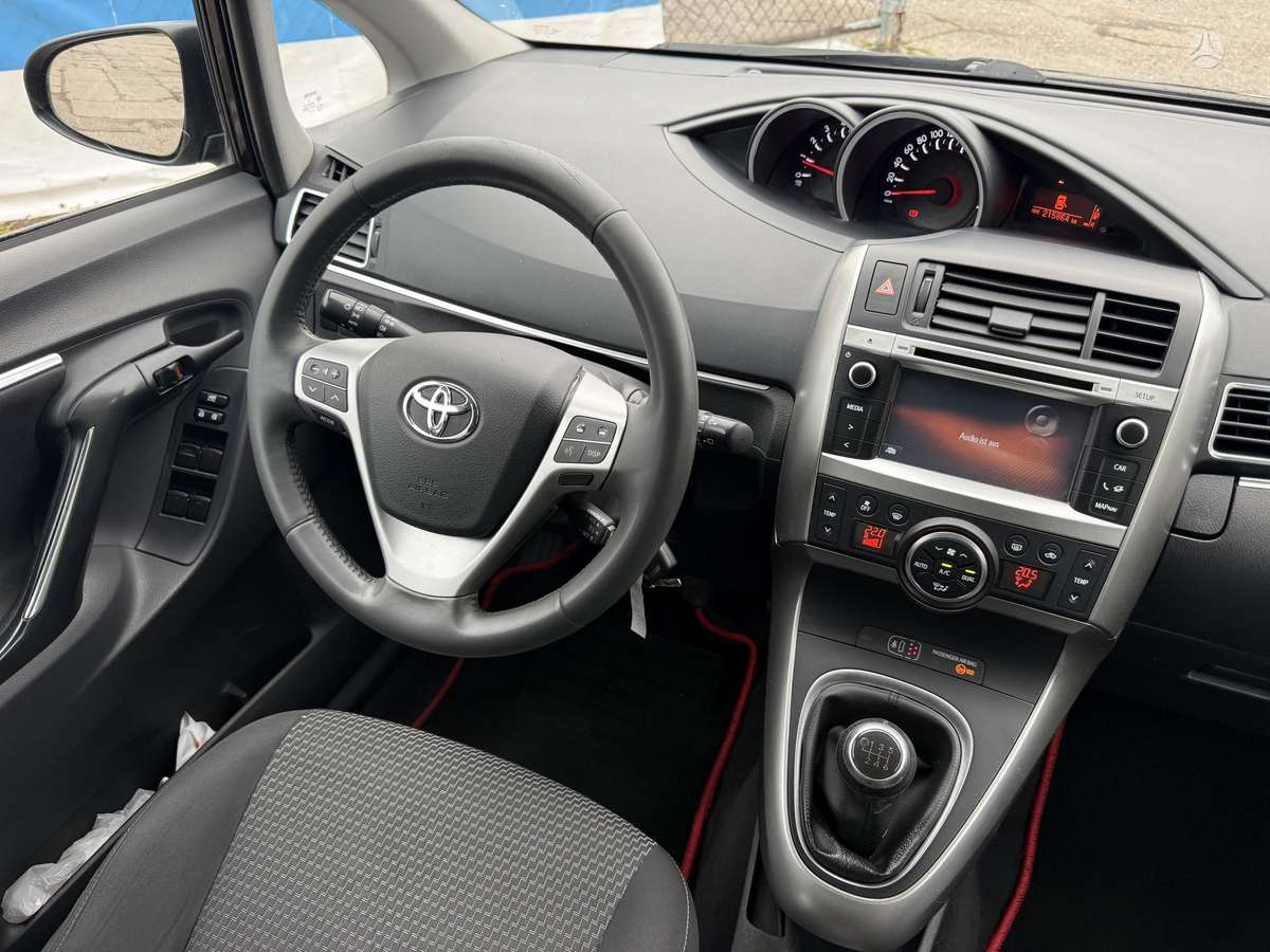 Toyota Verso 2014 — photo 13