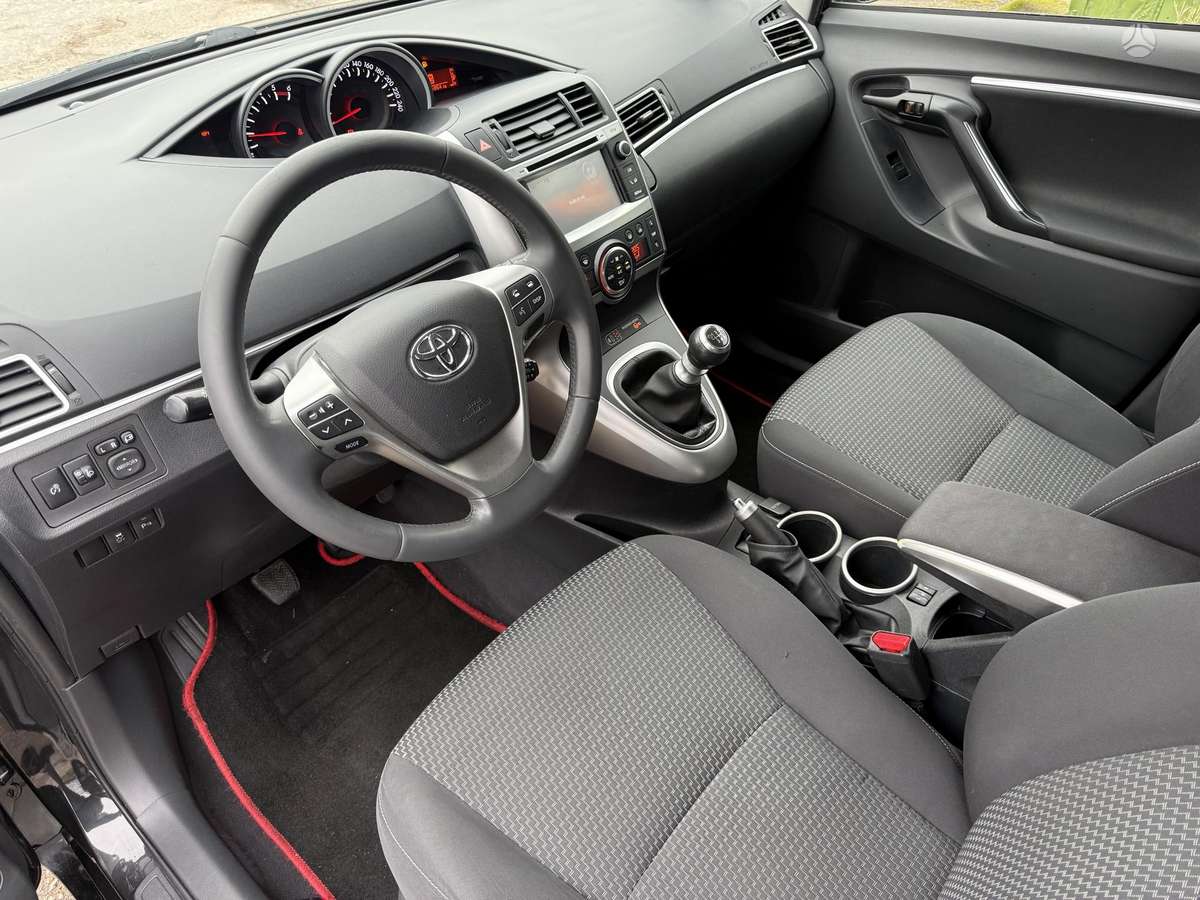 Toyota Verso 2014 — photo 15