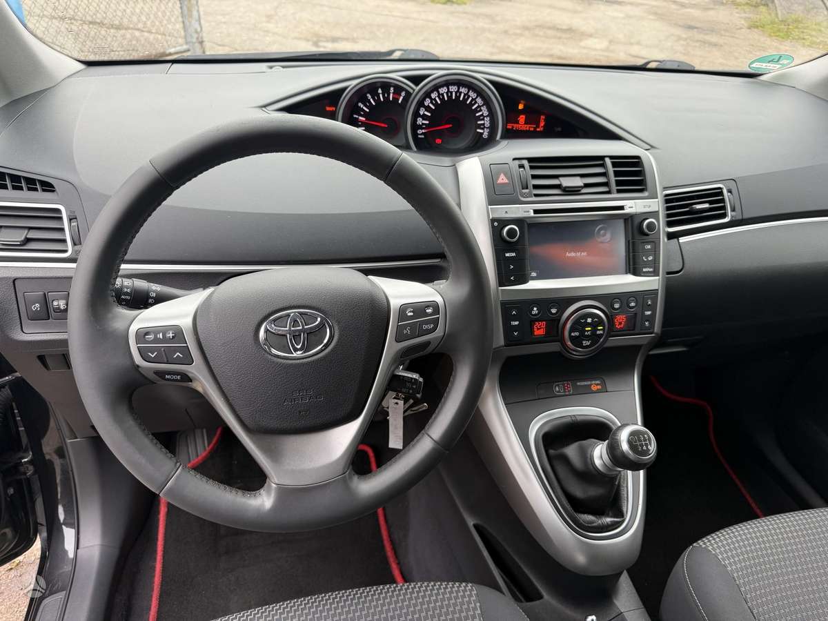 Toyota Verso 2014 — photo 16