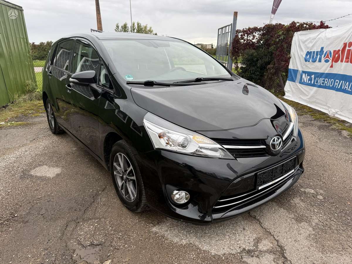 Toyota Verso 2014 — rear view