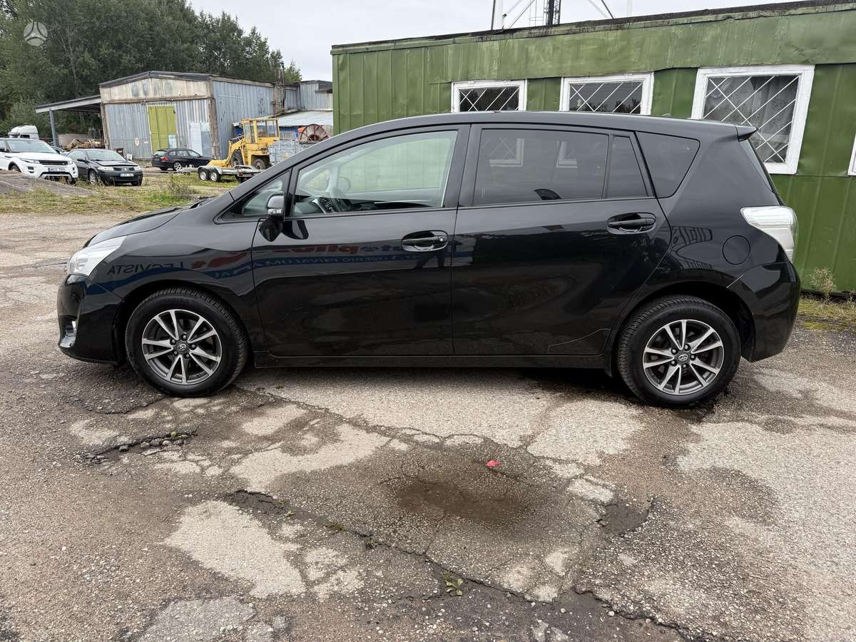Toyota Verso 2014 — engine 1598 cm³, 111 HP (82kW)