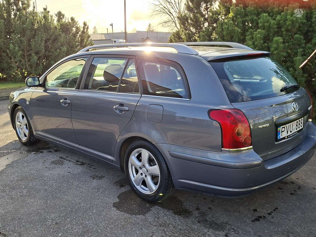 Toyota Avensis 2004 — двигун 2000 cm³, 147 HP (108kW)