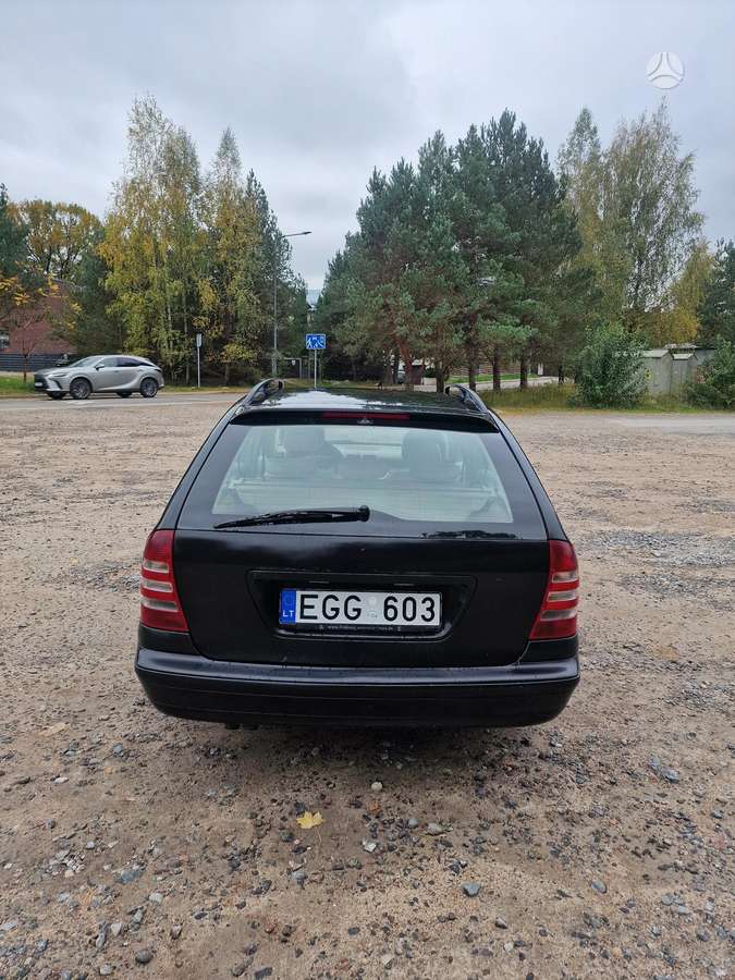 Mercedes-Benz C220 2005 — interior
