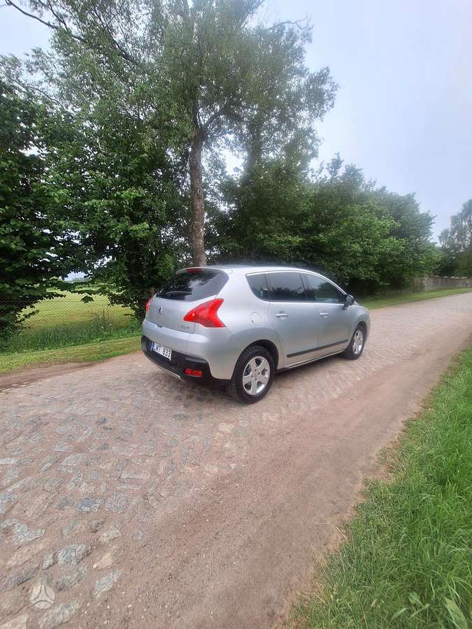 Peugeot 3008 2010 — двигун 1560 cm³, 111 HP (82kW)