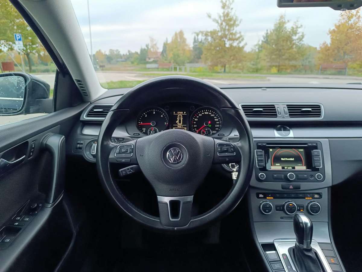 Volkswagen Passat 2012 — photo 12