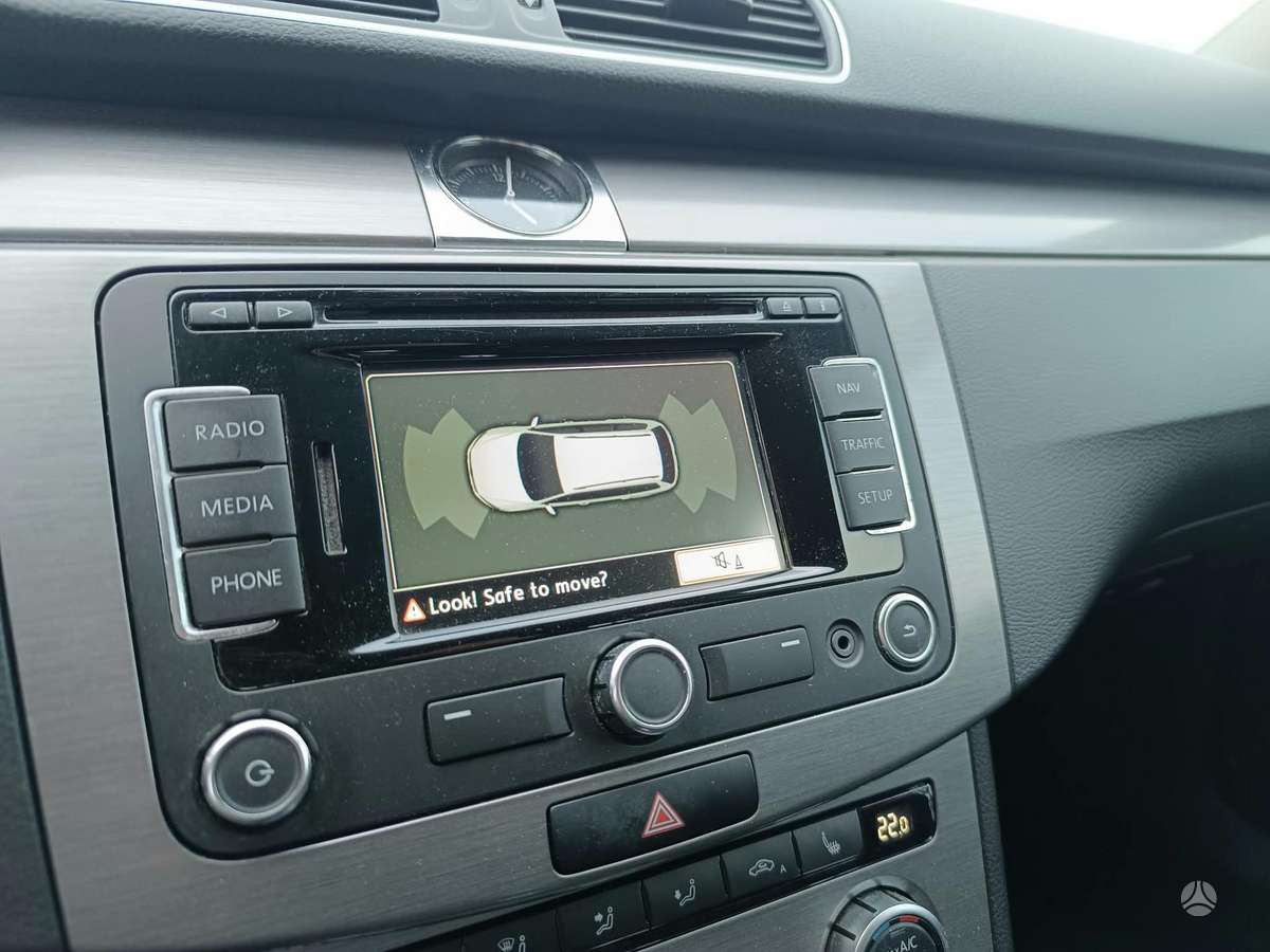 Volkswagen Passat 2012 — photo 15
