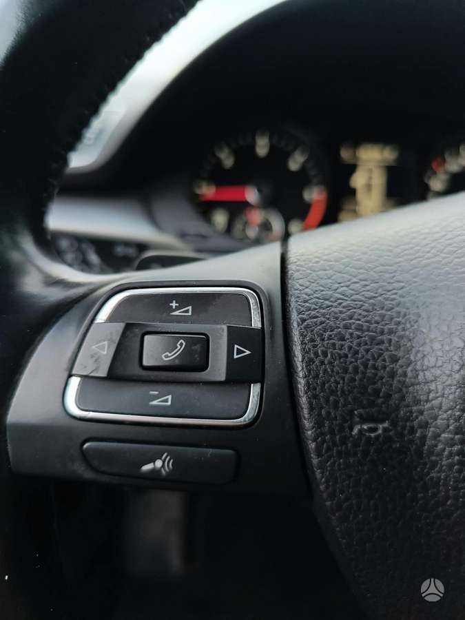 Volkswagen Passat 2012 — photo 16